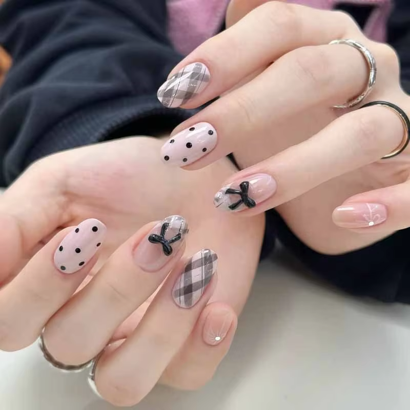 24 Pezzi Unghie Finte Press-On - Nail Art Wedding recensione e prezzo