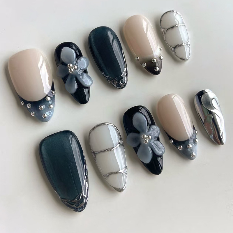 Set di 24 Unghie Finte Lunghe  - Nail Art French Nails recensione e prezzo
