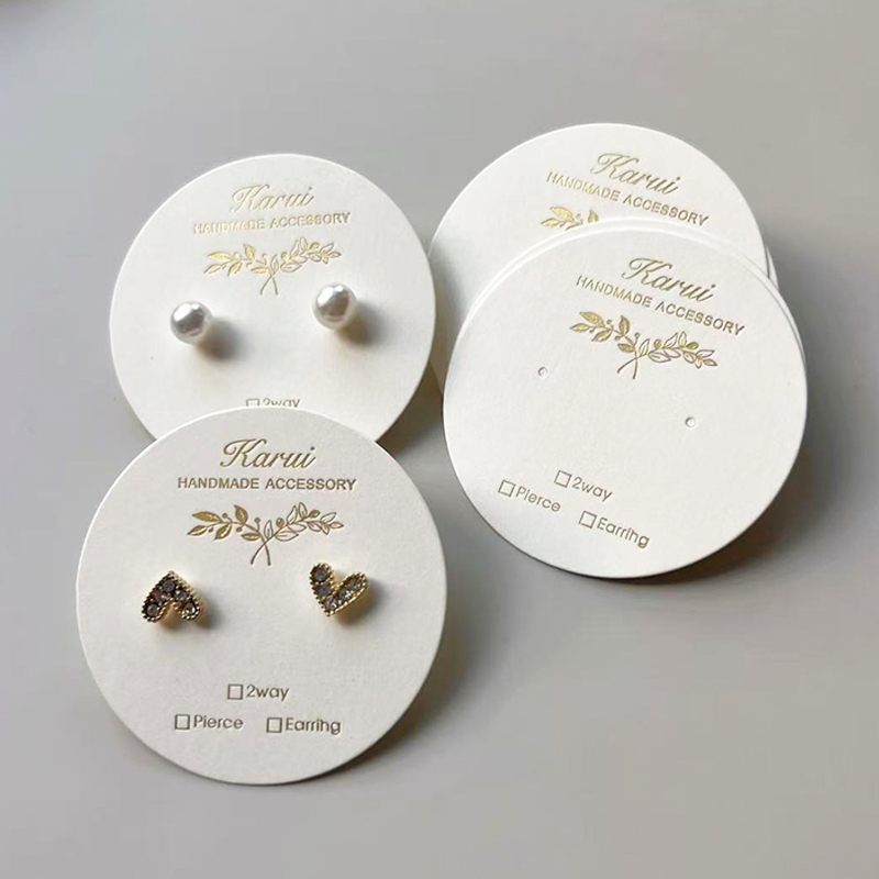 Scheda espositiva per orecchin - Nail Art Gold recensione e prezzo