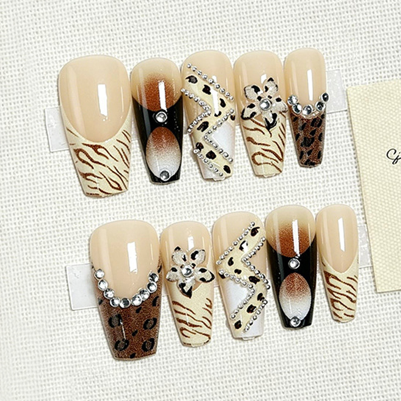 10 Pezzi Unghie Finte Francesi - Nail Art French Nails recensione e prezzo